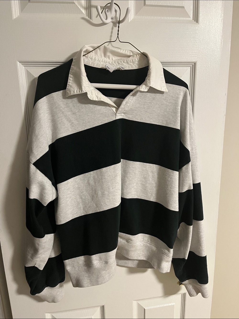 Aritzia Green and White Wide-Striped Rugby Sweatshirt